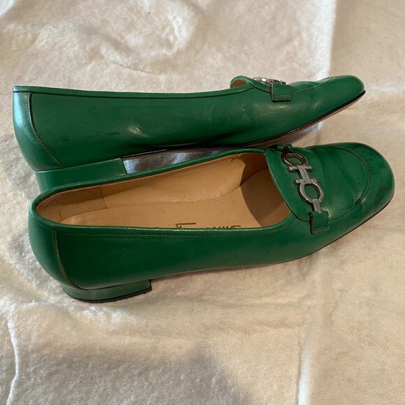 Salvatore Ferragamo beautiful size 7.5 B emerald green loafers. - Picture 3 of 4